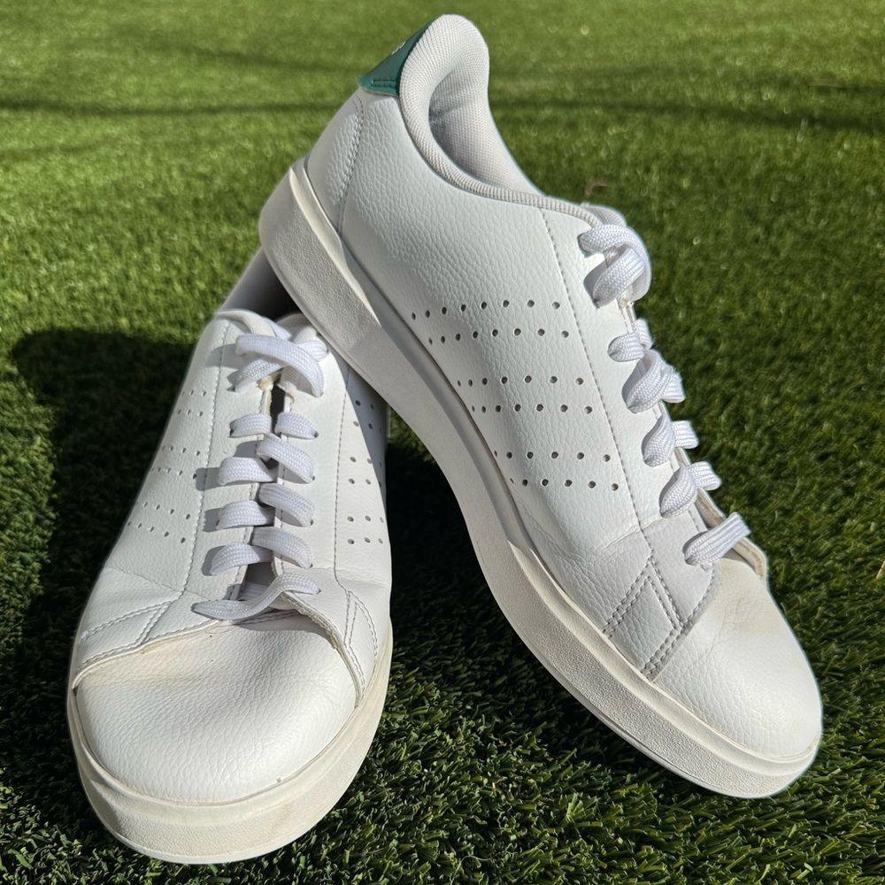 Adidas Advantage 2.0 Sneaker in White with a Green Heel Tab
